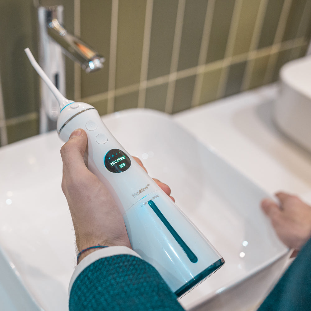 Nicefeel FC1596 White Portable Water Flosser Cordless Dental Cleaner Irrigator